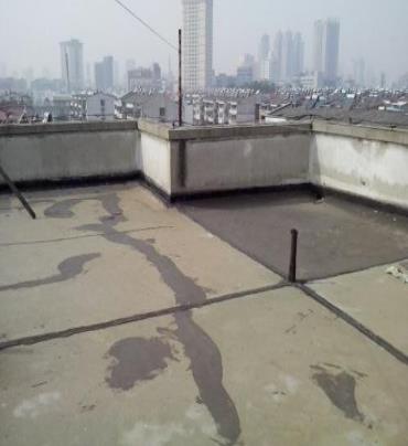 南平市漏水维修 楼顶漏水是什么原因，楼顶漏水维修方法是什么?